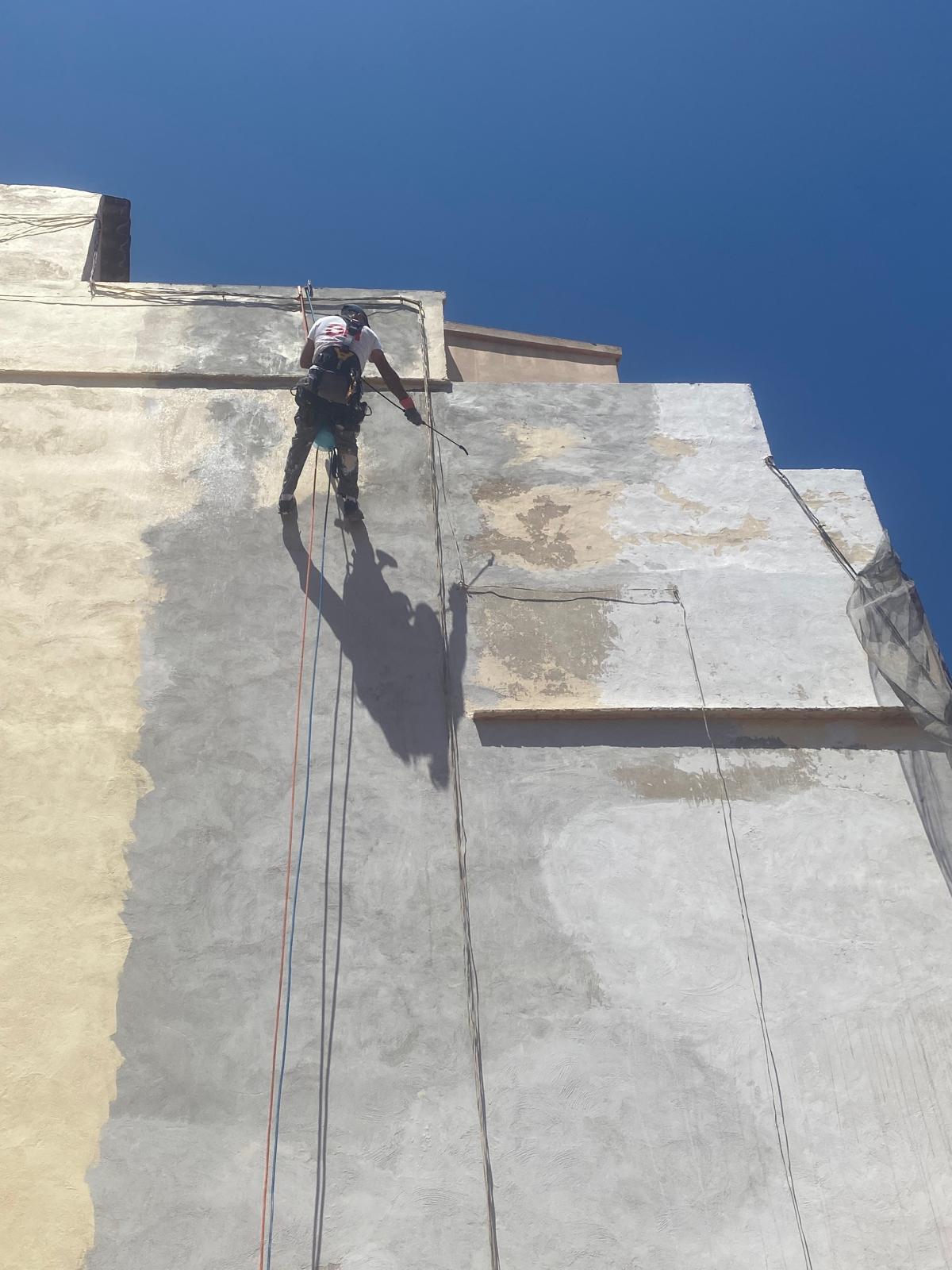 Limpieza de fachada en altura - GH Verticales en Valencia